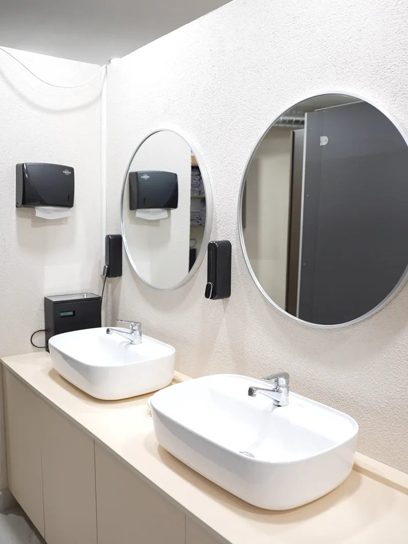 Stüdyonun lavabo ve bakım alanı